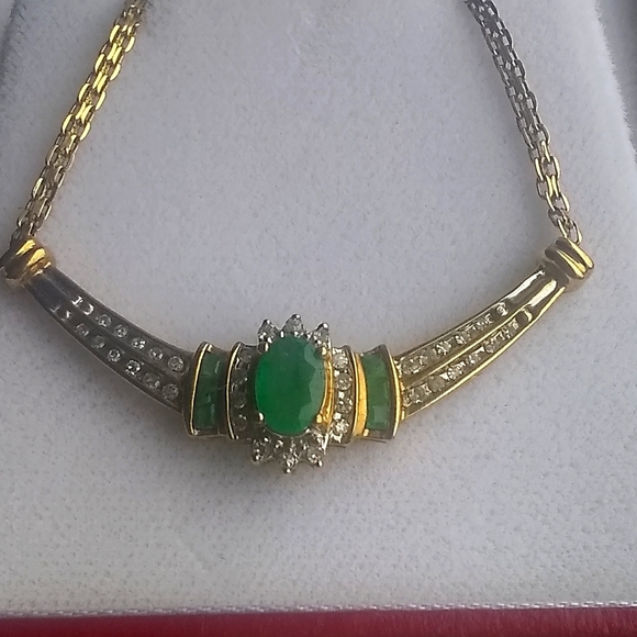 Jewelry - 10k Emerald Diamond Necklace